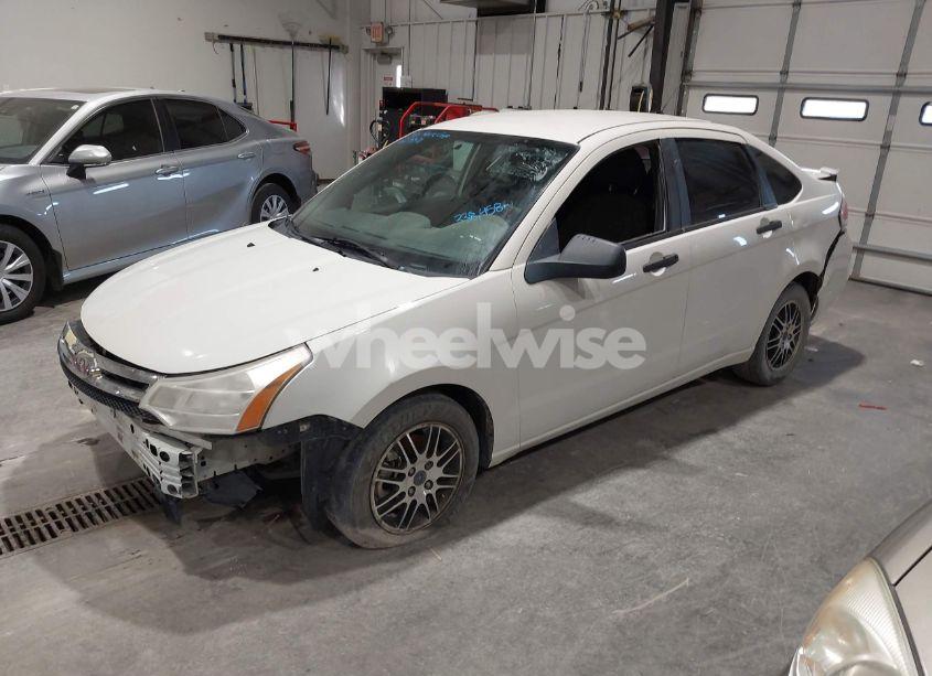 Photo 2 of 2010 Ford Focus SE (VIN 1FAHP3FN3AW190237)