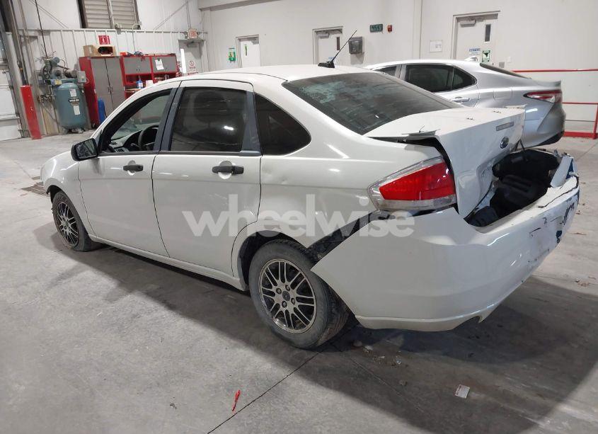 Photo 3 of 2010 Ford Focus SE (VIN 1FAHP3FN3AW190237)