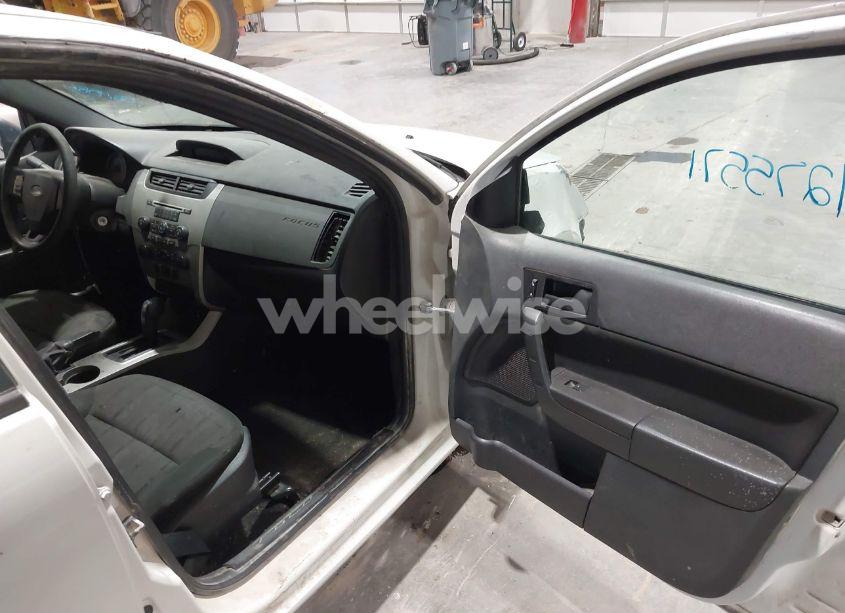 Photo 5 of 2010 Ford Focus SE (VIN 1FAHP3FN3AW190237)