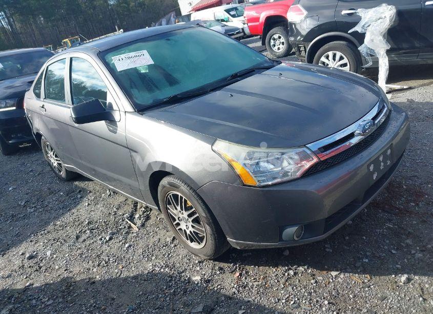 2010 Ford Focus SE (VIN 1FAHP3FN3AW191310) main photo