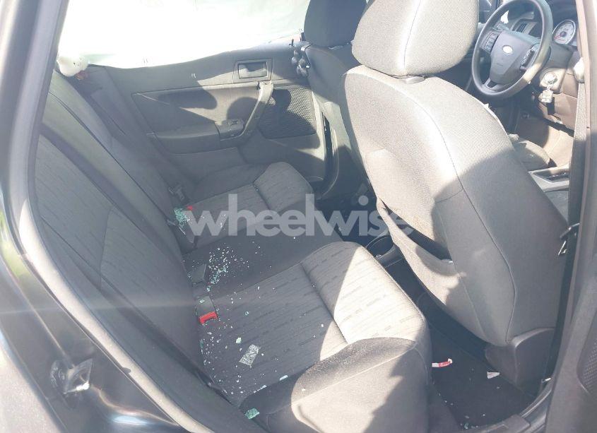 Photo 8 of 2010 Ford Focus SE (VIN 1FAHP3FN3AW191310)