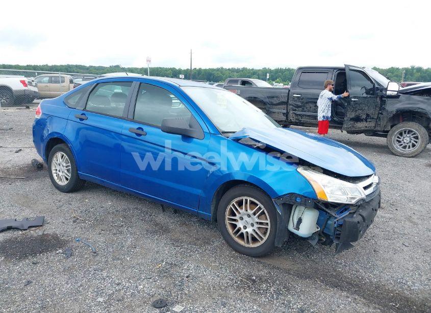 2010 Ford Focus SE (VIN 1FAHP3FN3AW206288) main photo