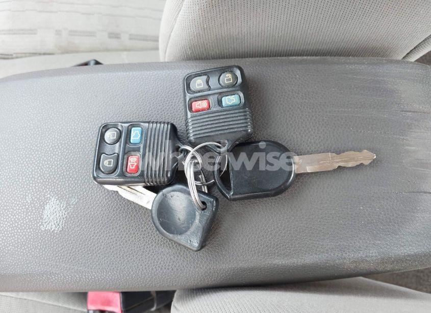 Photo 11 of 2010 Ford Focus SE (VIN 1FAHP3FN3AW217100)