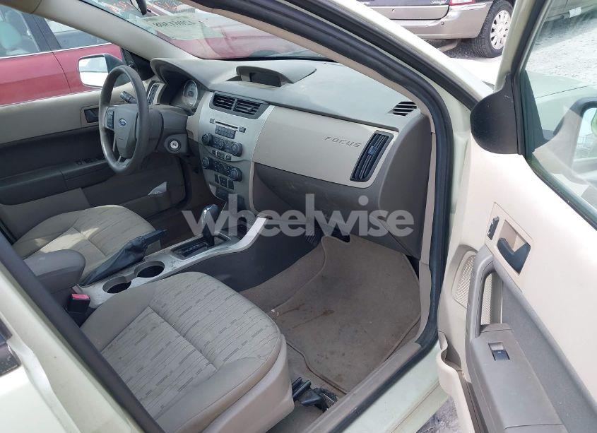 Photo 5 of 2010 Ford Focus SE (VIN 1FAHP3FN3AW217100)