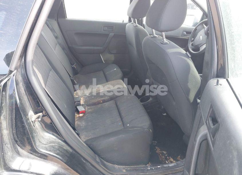 Photo 8 of 2010 Ford Focus SE (VIN 1FAHP3FN3AW233295)