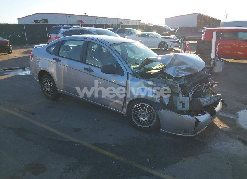 2010 Ford Focus SE (VIN 1FAHP3FN3AW250520) main photo