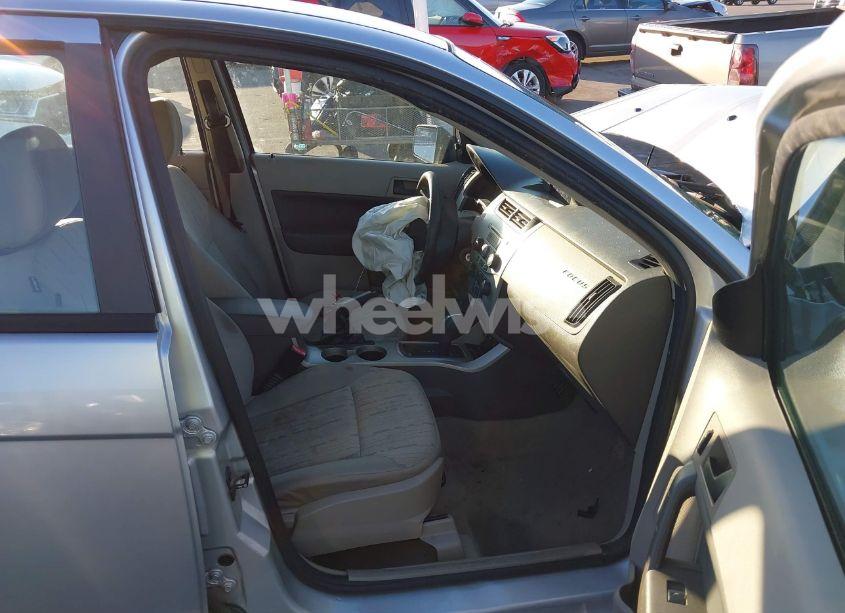 Photo 5 of 2010 Ford Focus SE (VIN 1FAHP3FN3AW250520)