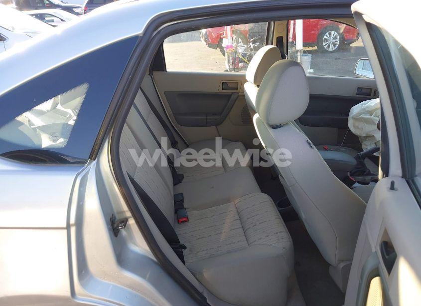 Photo 8 of 2010 Ford Focus SE (VIN 1FAHP3FN3AW250520)