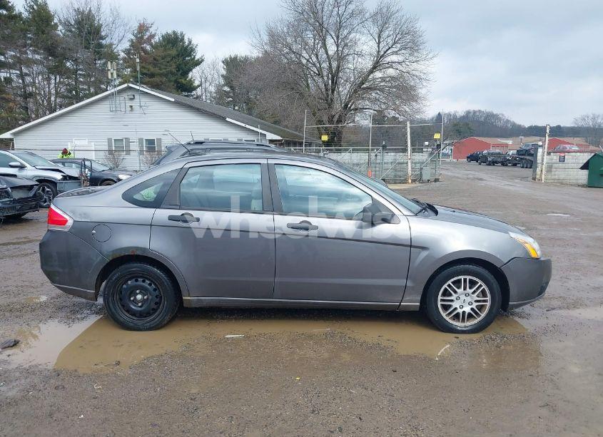 Photo 13 of 2010 Ford Focus SE (VIN 1FAHP3FN3AW261565)