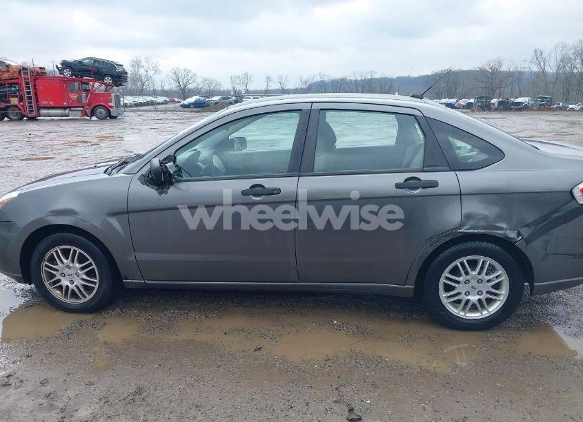 Photo 14 of 2010 Ford Focus SE (VIN 1FAHP3FN3AW261565)
