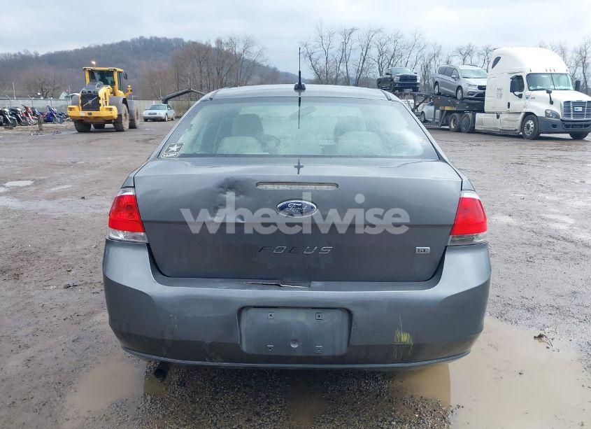 Photo 16 of 2010 Ford Focus SE (VIN 1FAHP3FN3AW261565)