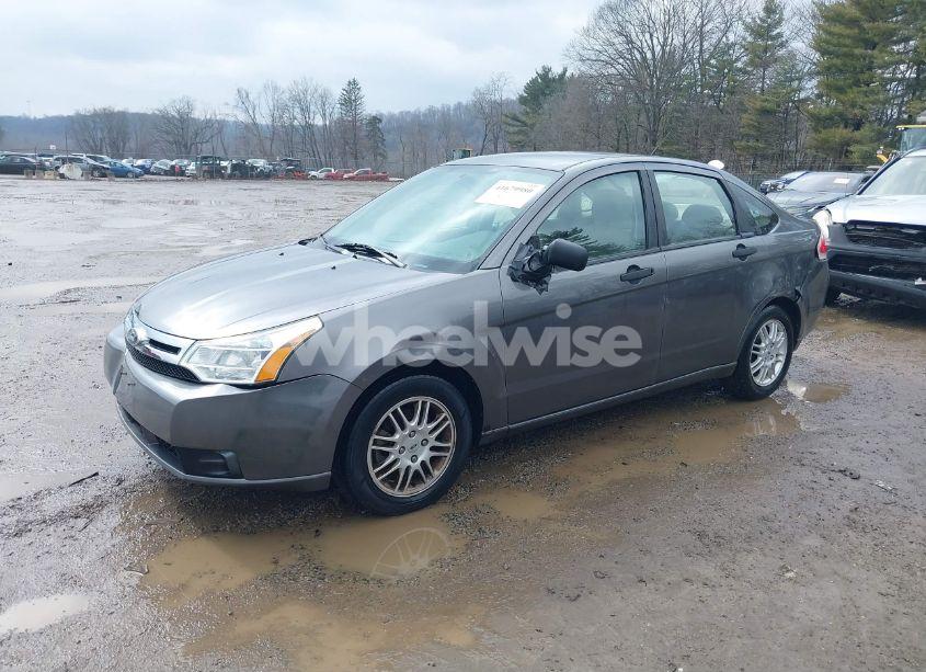 Photo 2 of 2010 Ford Focus SE (VIN 1FAHP3FN3AW261565)