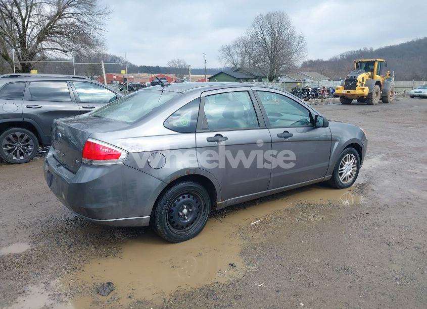 Photo 4 of 2010 Ford Focus SE (VIN 1FAHP3FN3AW261565)