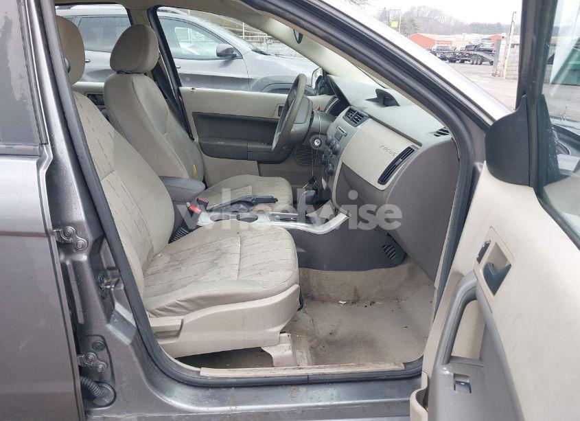 Photo 5 of 2010 Ford Focus SE (VIN 1FAHP3FN3AW261565)