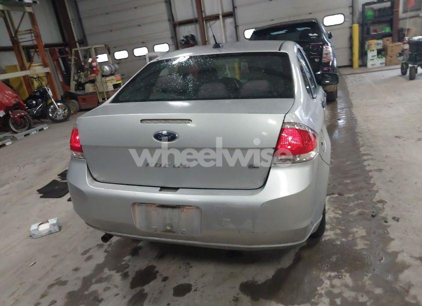 Photo 16 of 2010 Ford Focus SE (VIN 1FAHP3FN3AW286207)
