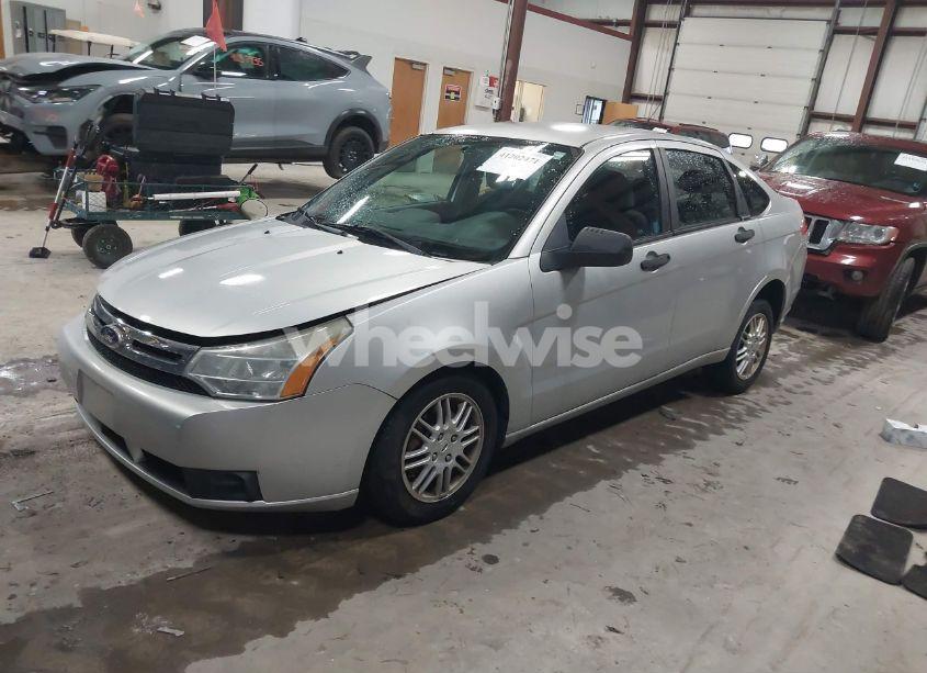 Photo 2 of 2010 Ford Focus SE (VIN 1FAHP3FN3AW286207)