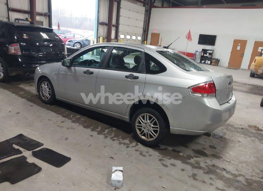 Photo 3 of 2010 Ford Focus SE (VIN 1FAHP3FN3AW286207)