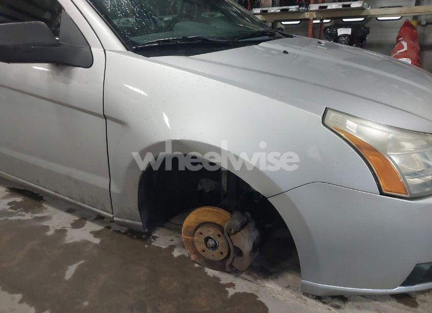 Photo 6 of 2010 Ford Focus SE (VIN 1FAHP3FN3AW286207)