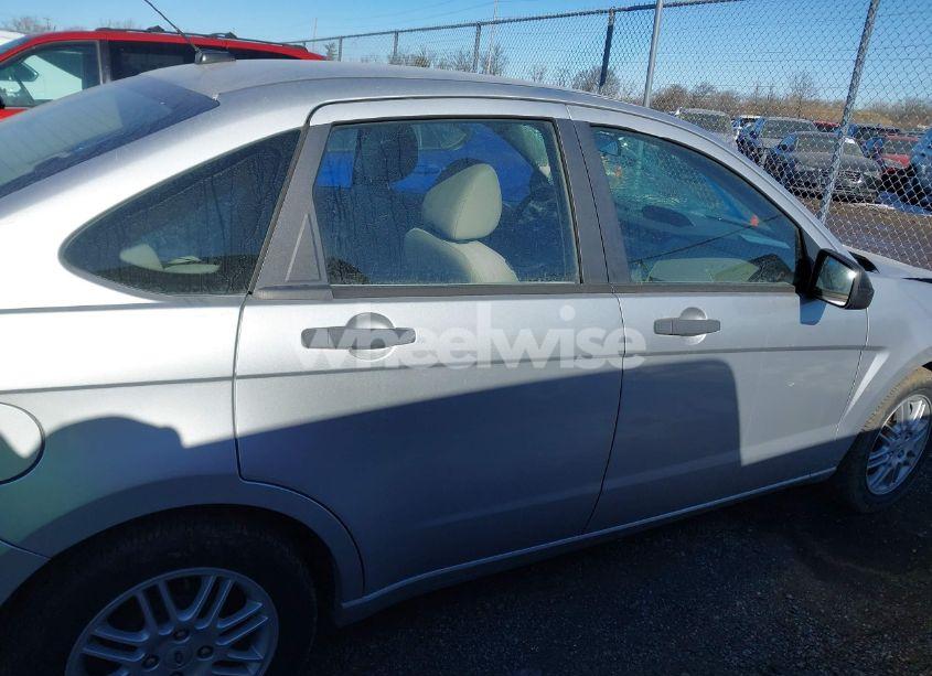 Photo 13 of 2010 Ford Focus SE (VIN 1FAHP3FN3AW288720)
