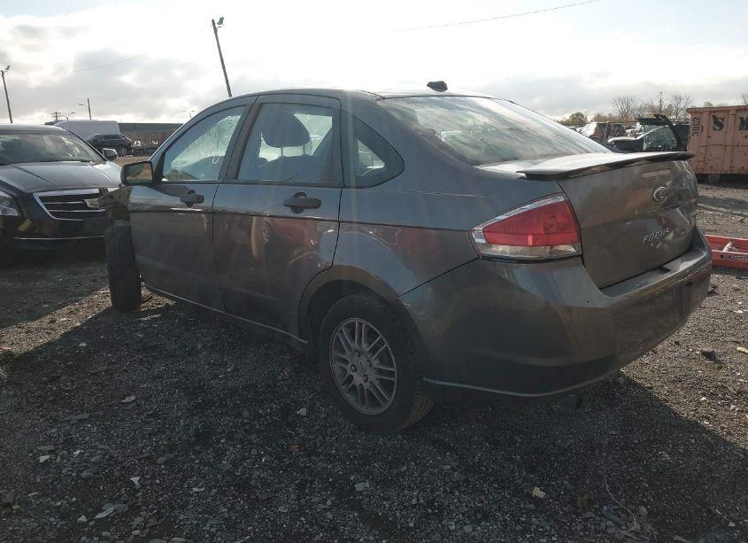 Photo 3 of 2011 Ford Focus SE (VIN 1FAHP3FN3BW116737)