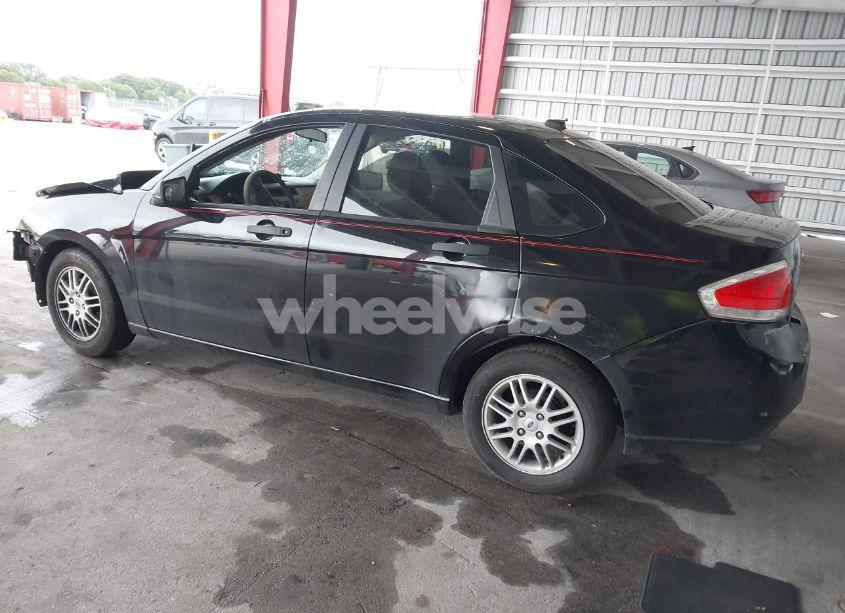 Photo 3 of 2011 Ford Focus SE (VIN 1FAHP3FN3BW142433)