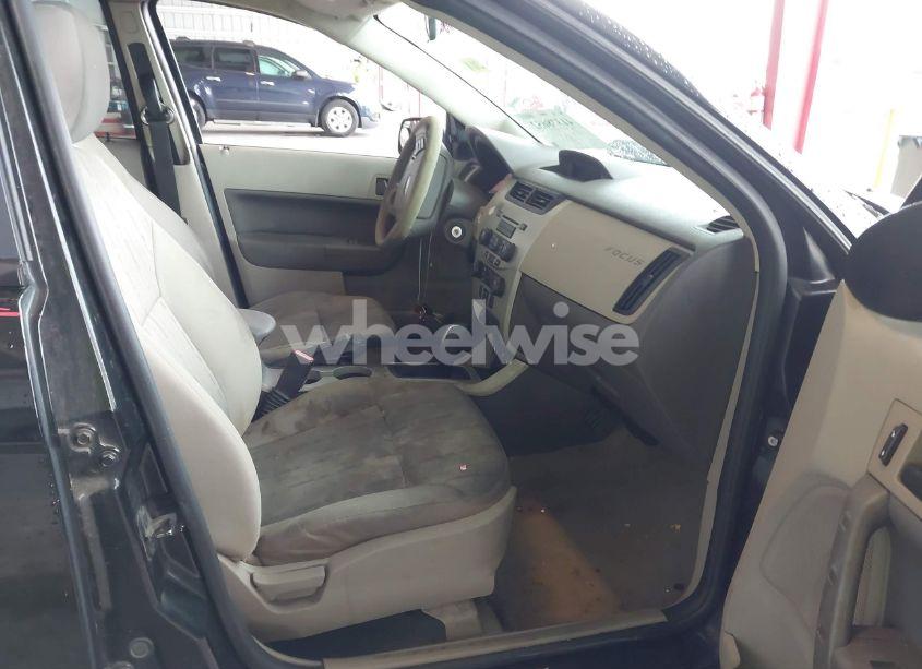 Photo 5 of 2011 Ford Focus SE (VIN 1FAHP3FN3BW142433)