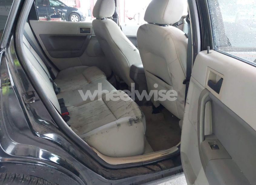 Photo 8 of 2011 Ford Focus SE (VIN 1FAHP3FN3BW142433)