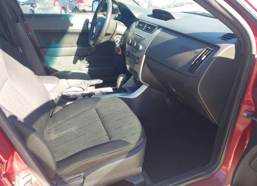 Photo 5 of 2011 Ford Focus SE (VIN 1FAHP3FN3BW143520)