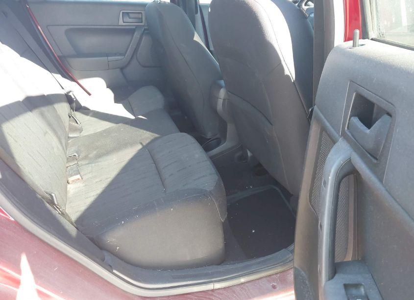 Photo 8 of 2011 Ford Focus SE (VIN 1FAHP3FN3BW143520)