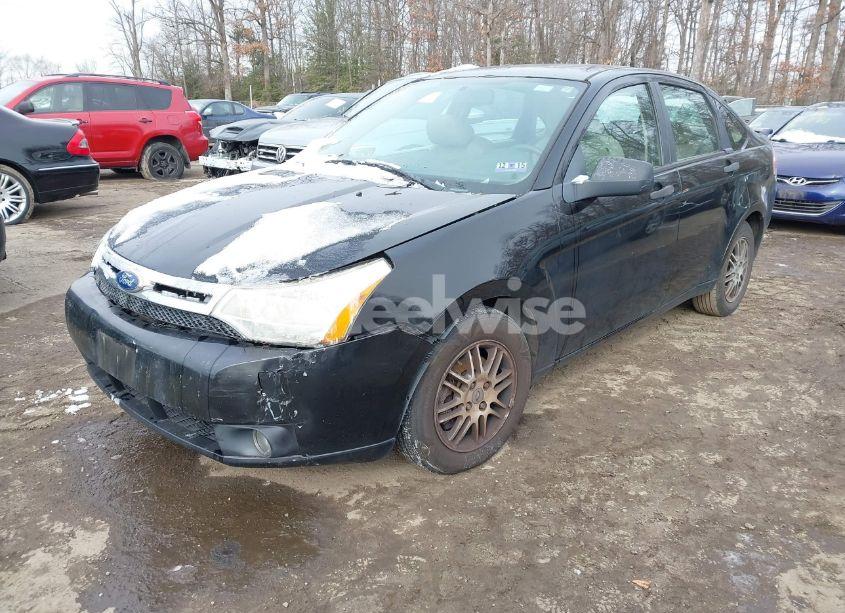 Photo 2 of 2011 Ford Focus SE (VIN 1FAHP3FN3BW162570)