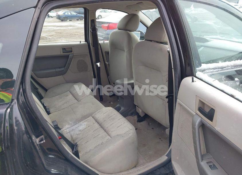 Photo 8 of 2011 Ford Focus SE (VIN 1FAHP3FN3BW162570)