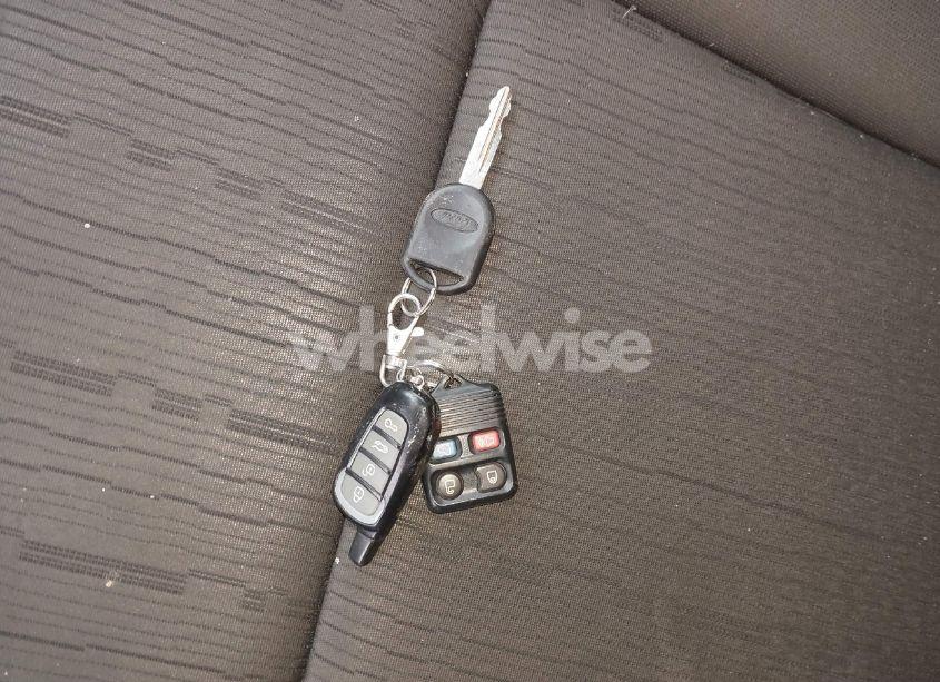 Photo 11 of 2011 Ford Focus SE (VIN 1FAHP3FN3BW176422)