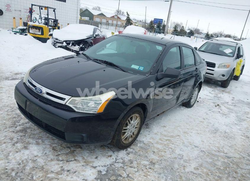 Photo 2 of 2011 Ford Focus SE (VIN 1FAHP3FN3BW176422)