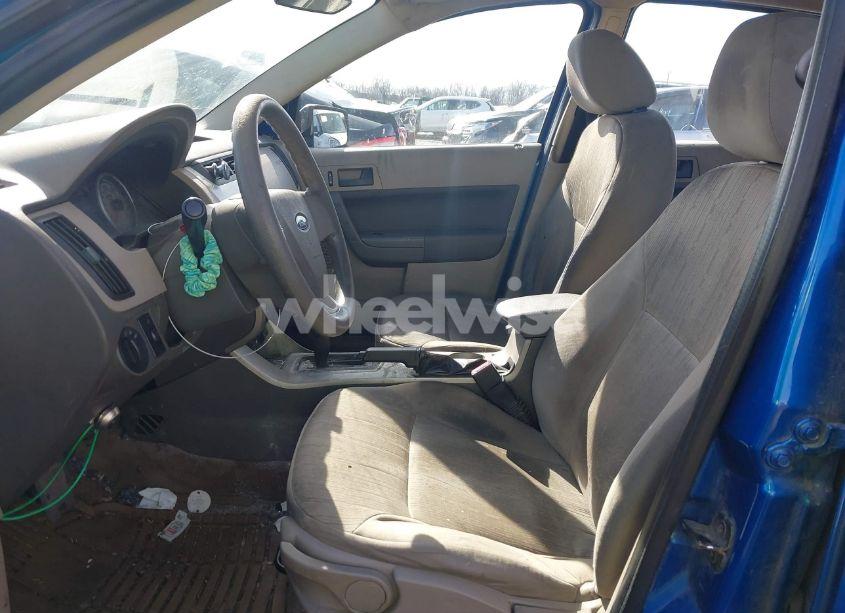 Photo 5 of 2011 Ford Focus SE (VIN 1FAHP3FN3BW201142)