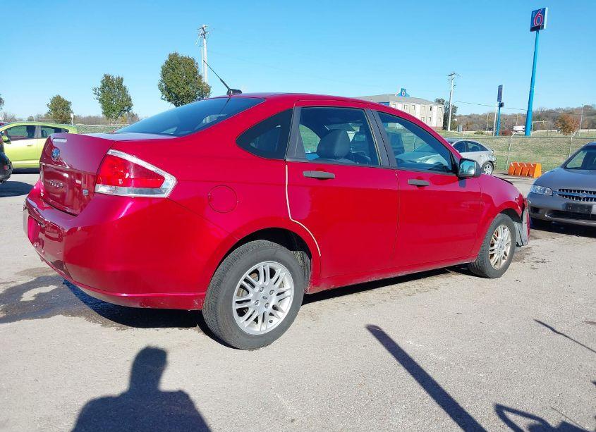 Photo 4 of 2011 Ford Focus SE (VIN 1FAHP3FN3BW202565)