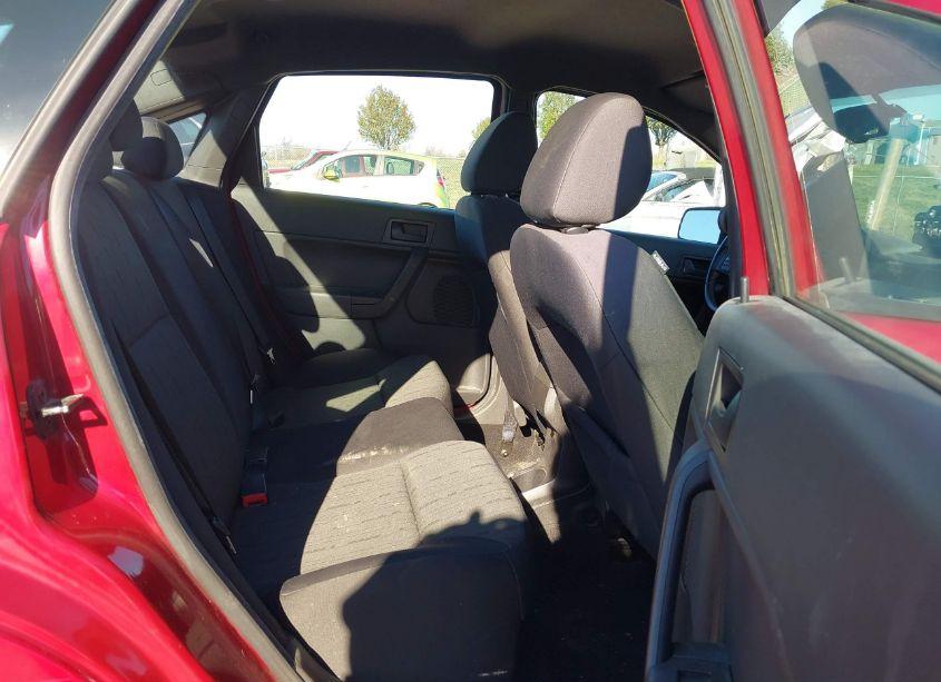 Photo 8 of 2011 Ford Focus SE (VIN 1FAHP3FN3BW202565)
