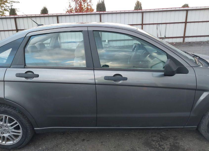 Photo 13 of 2010 Ford Focus SE (VIN 1FAHP3FN4AW137238)