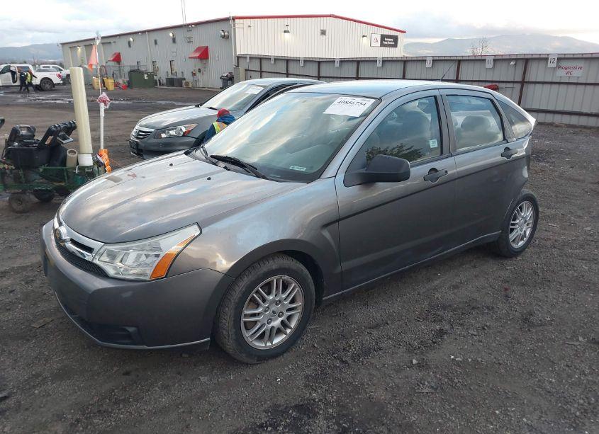 Photo 2 of 2010 Ford Focus SE (VIN 1FAHP3FN4AW137238)