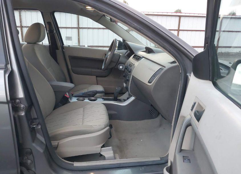 Photo 5 of 2010 Ford Focus SE (VIN 1FAHP3FN4AW137238)