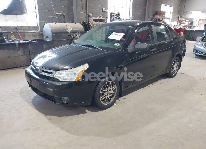 Photo 2 of 2010 Ford Focus SE (VIN 1FAHP3FN4AW167114)