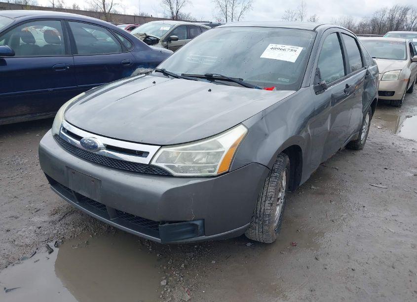 Photo 2 of 2010 Ford Focus SE (VIN 1FAHP3FN4AW183099)