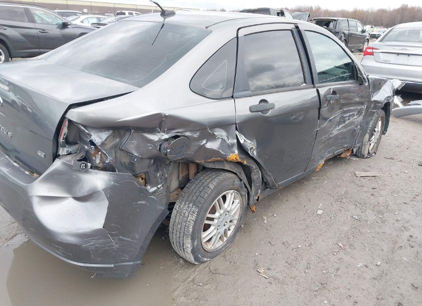 Photo 6 of 2010 Ford Focus SE (VIN 1FAHP3FN4AW183099)