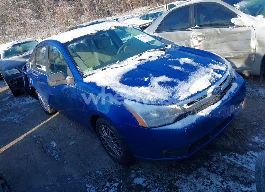 2010 Ford Focus SE (VIN 1FAHP3FN4AW198699) main photo