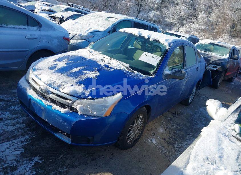 Photo 2 of 2010 Ford Focus SE (VIN 1FAHP3FN4AW198699)