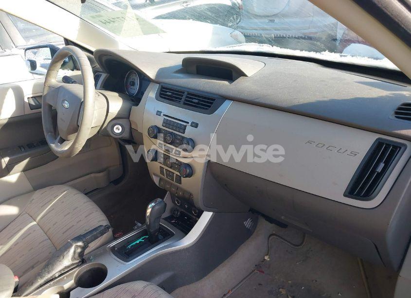 Photo 5 of 2010 Ford Focus SE (VIN 1FAHP3FN4AW198699)