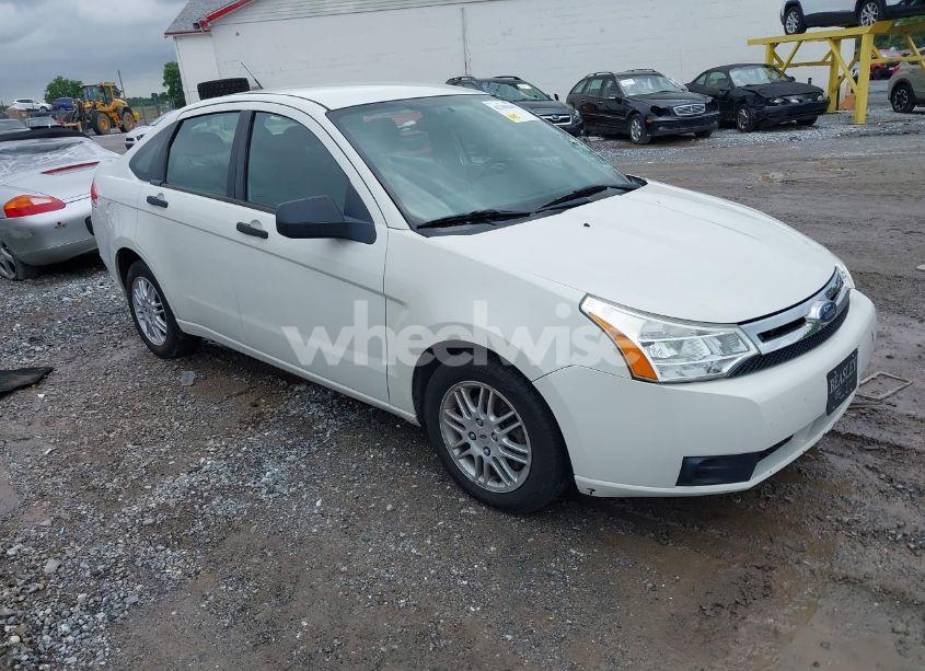 2010 Ford Focus SE (VIN 1FAHP3FN4AW199786) main photo