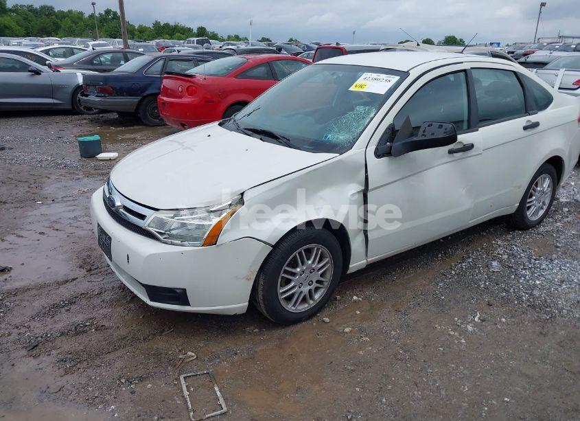 Photo 2 of 2010 Ford Focus SE (VIN 1FAHP3FN4AW199786)