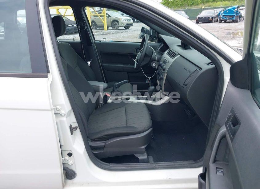 Photo 5 of 2010 Ford Focus SE (VIN 1FAHP3FN4AW199786)