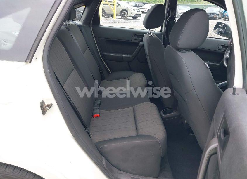 Photo 8 of 2010 Ford Focus SE (VIN 1FAHP3FN4AW199786)