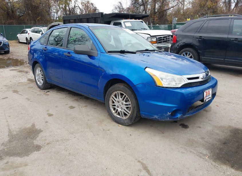 2010 Ford Focus SE (VIN 1FAHP3FN4AW228106) main photo